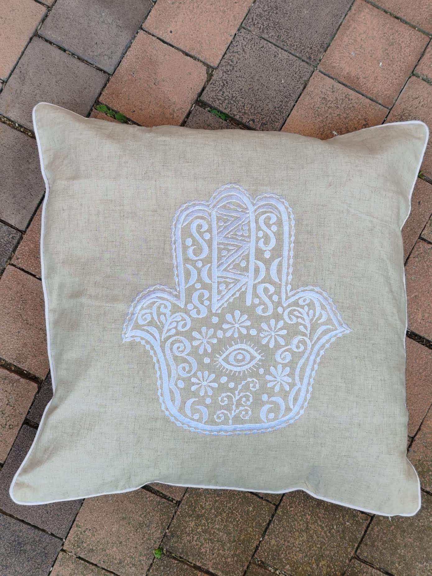 Coussin Khamsa – Élégance bohème & symbole protecteur