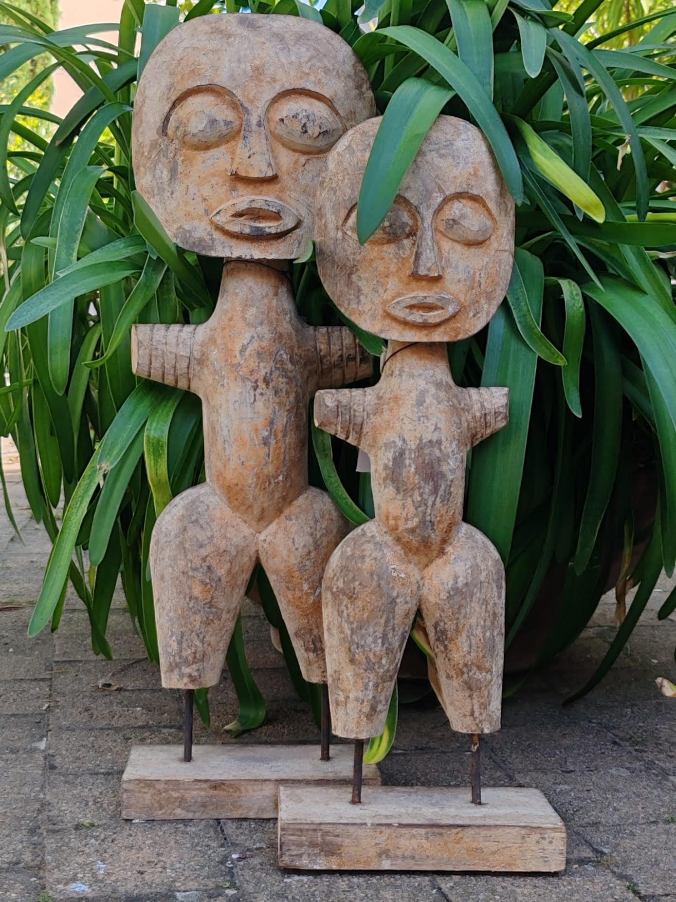 Statues ancestrales sculptées (Indonésie)
