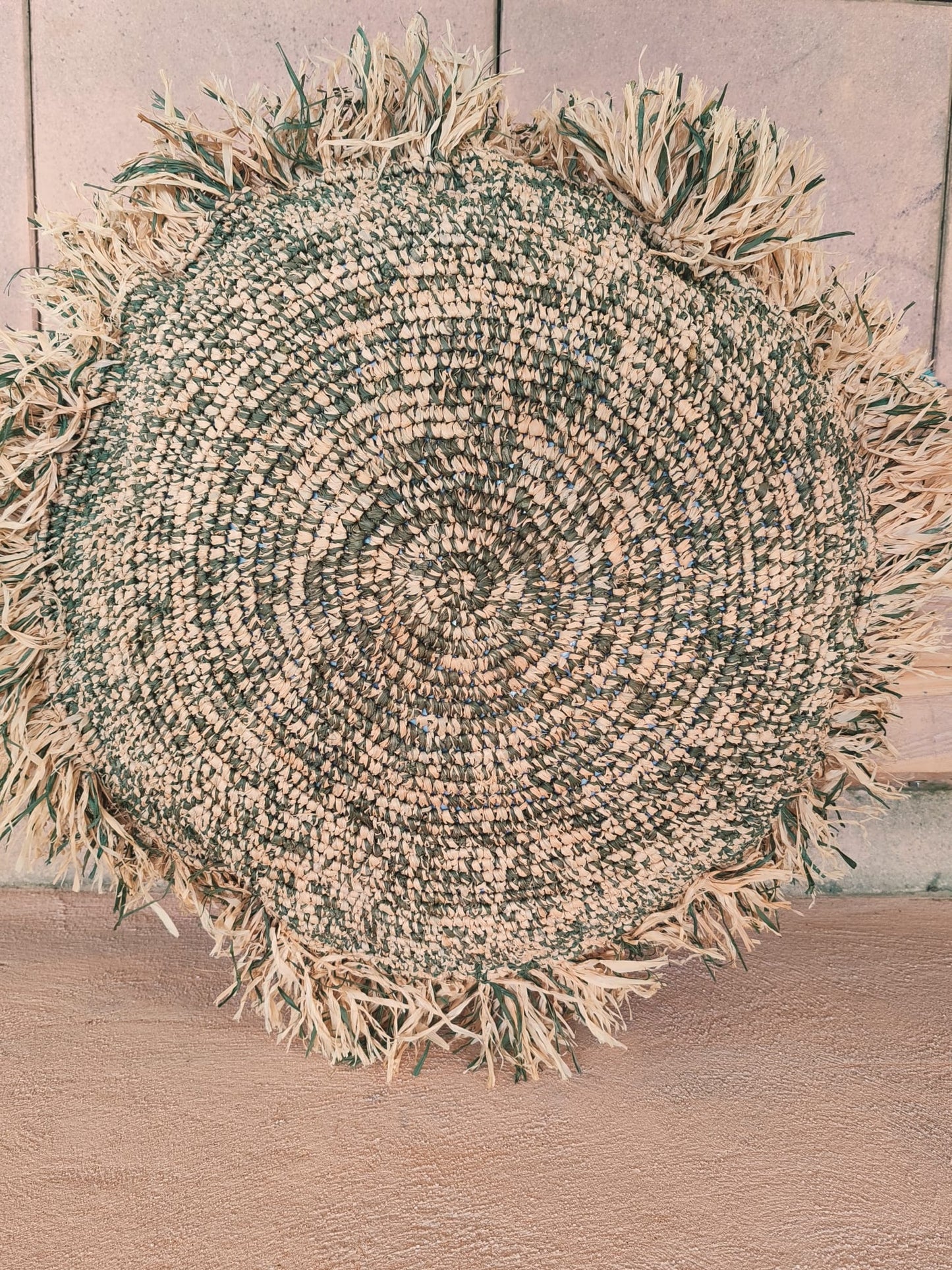 Coussin rond en raphia