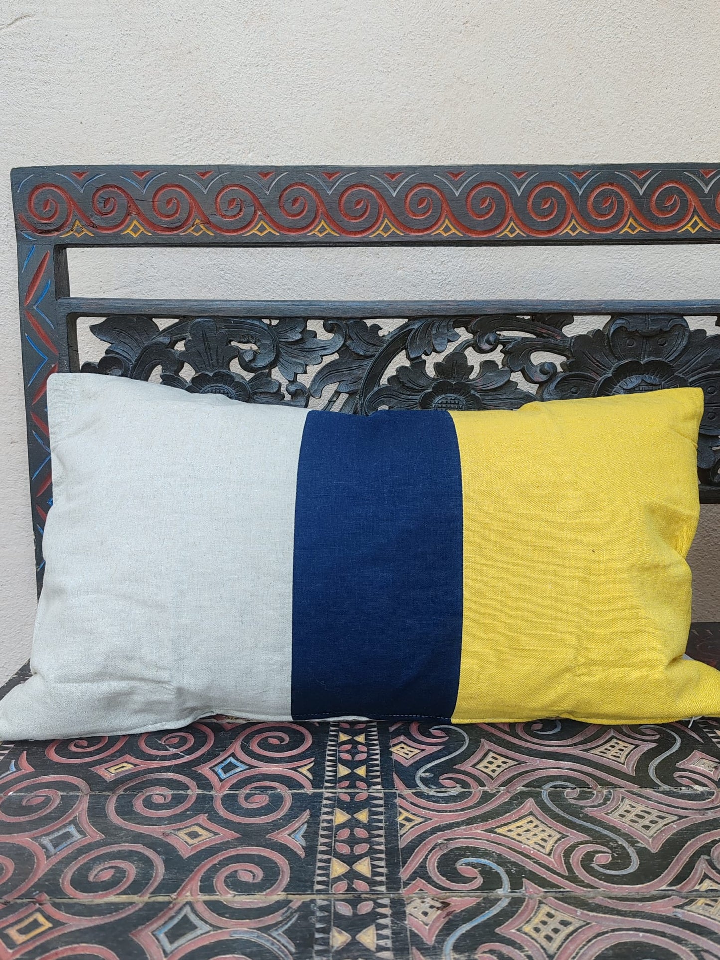 Coussin jaune & bleu – 60 x 35 cm