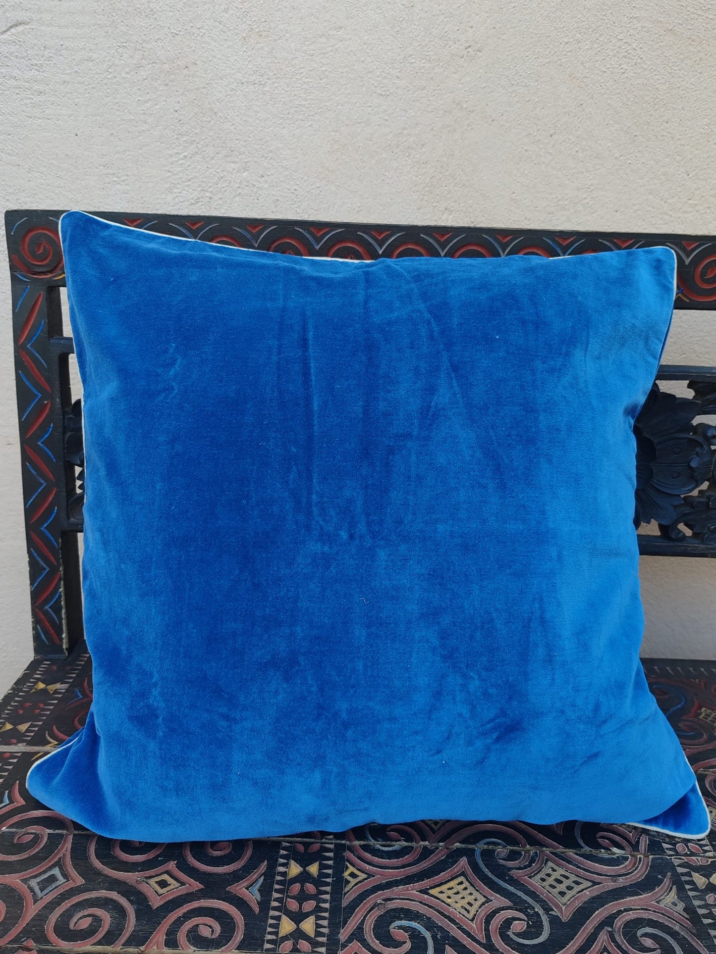 Coussin bleu uni effet velours