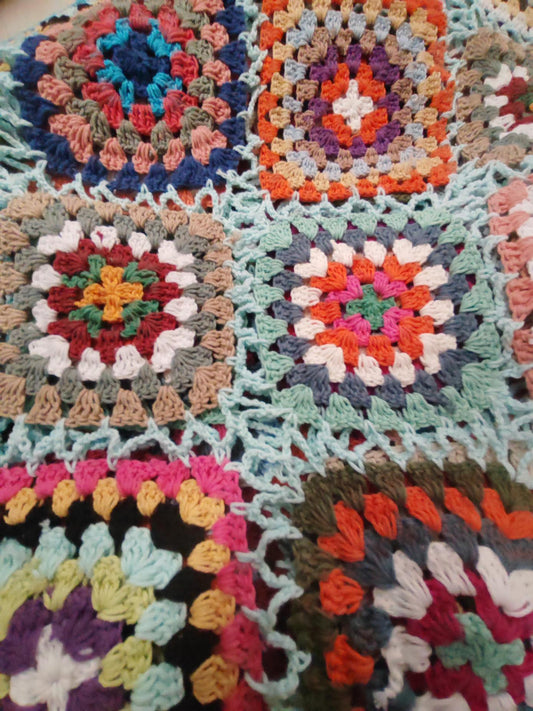 Plaid artisanal au crochet