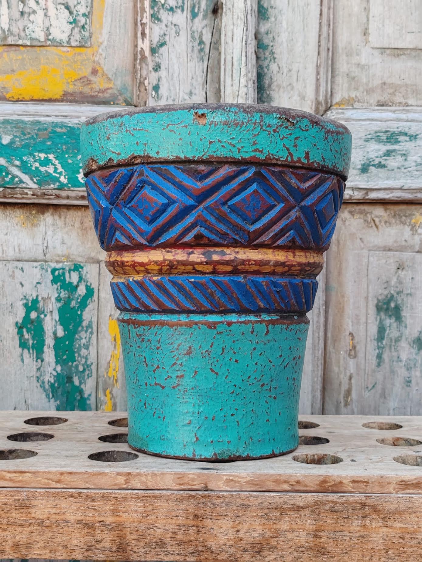 Pot Sculpté en Bois – Madura, Indonésie